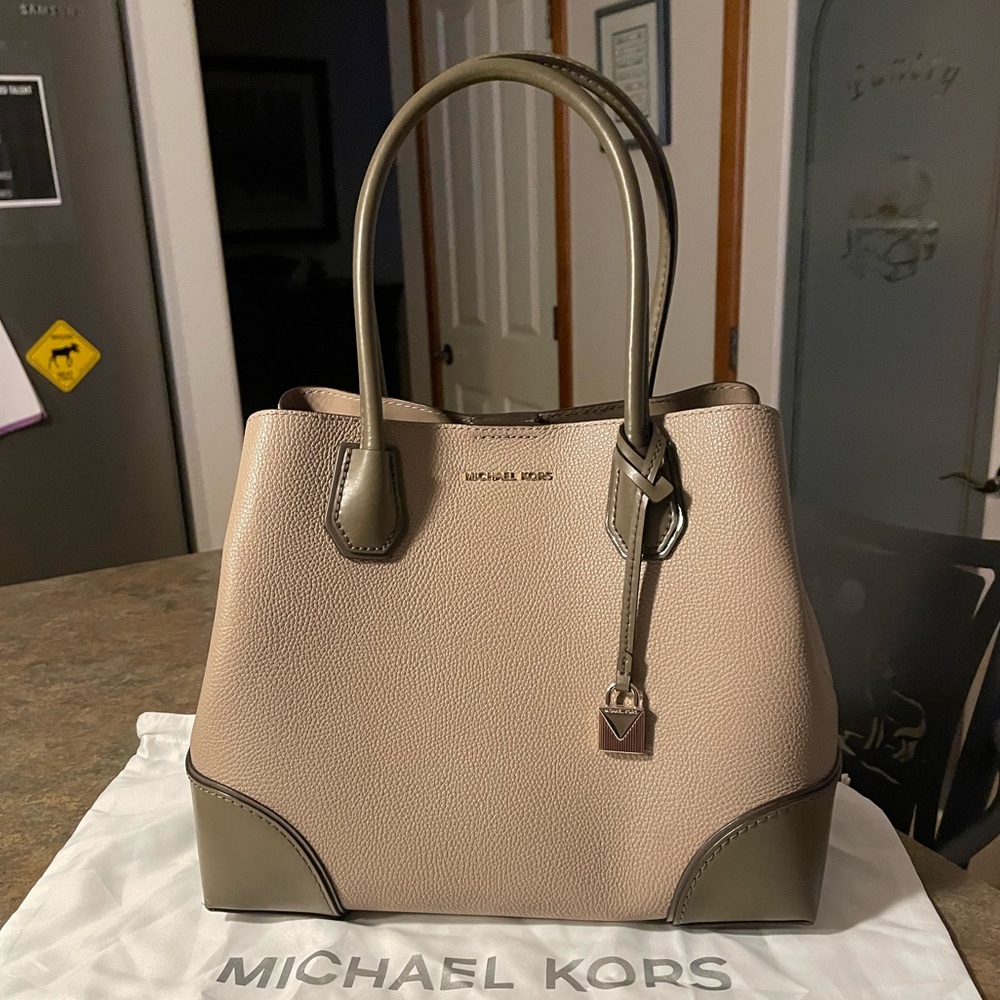 Michael Kors Purse - Exceptional condition